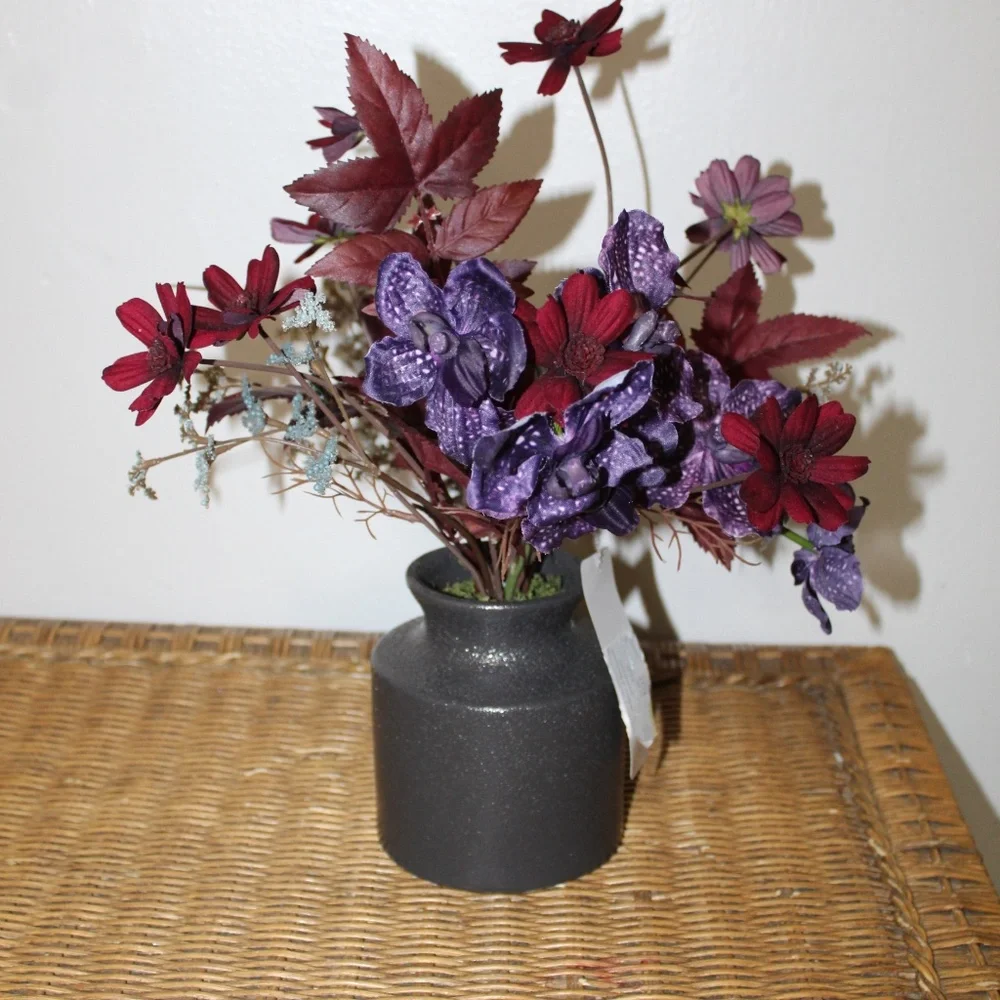 Williams Sonoma Halloween Blackened Arrangement.